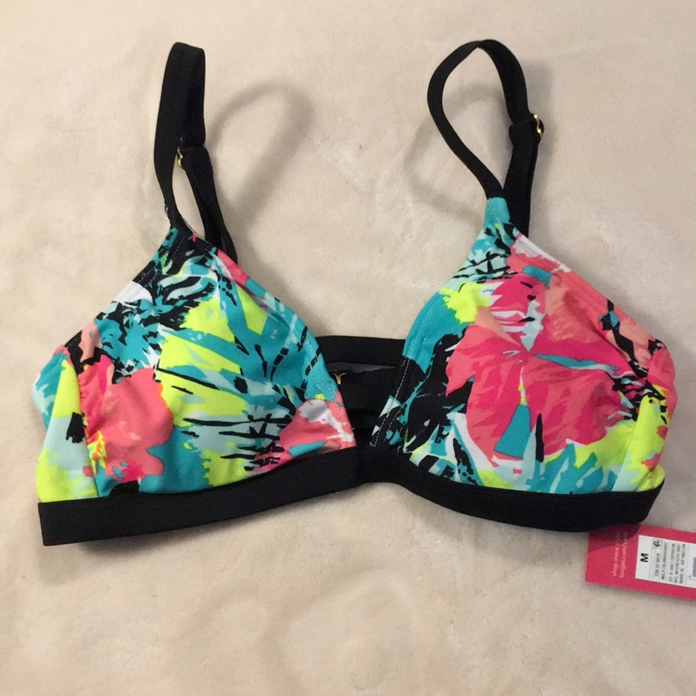*NEW* Juniors Medium adjustable swimsuit top.